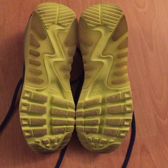 NikeAir Max - Picture 3 of 4